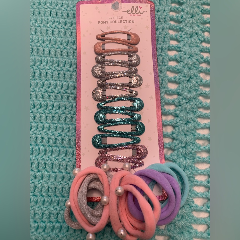Elli 24 piece pony collection. New!